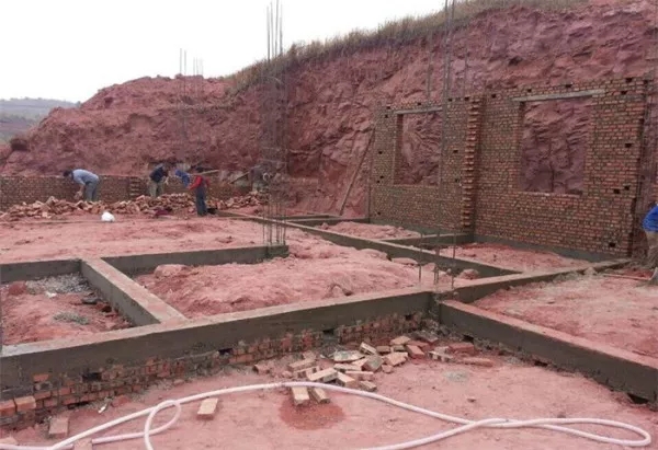 農村建房遇到下雨也不用怕，照著這樣做就可以萬無一失！